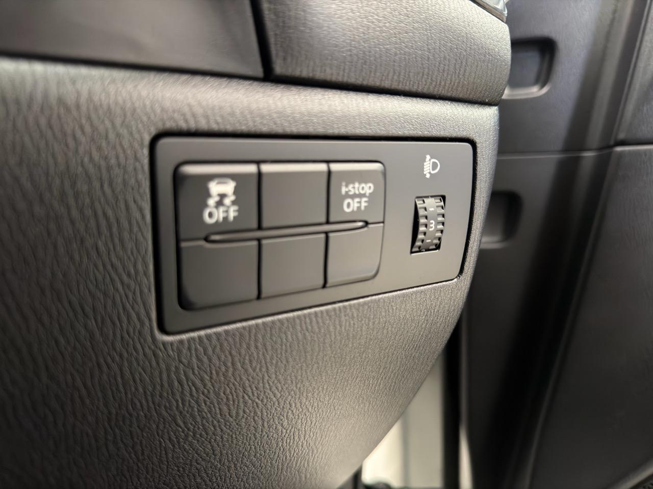 2015 Mazda Axela thumbnail