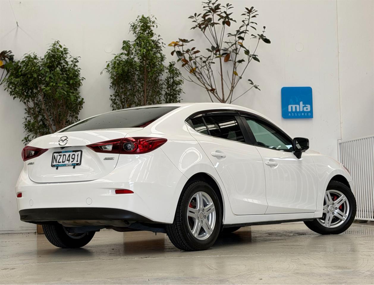 2015 Mazda Axela thumbnail