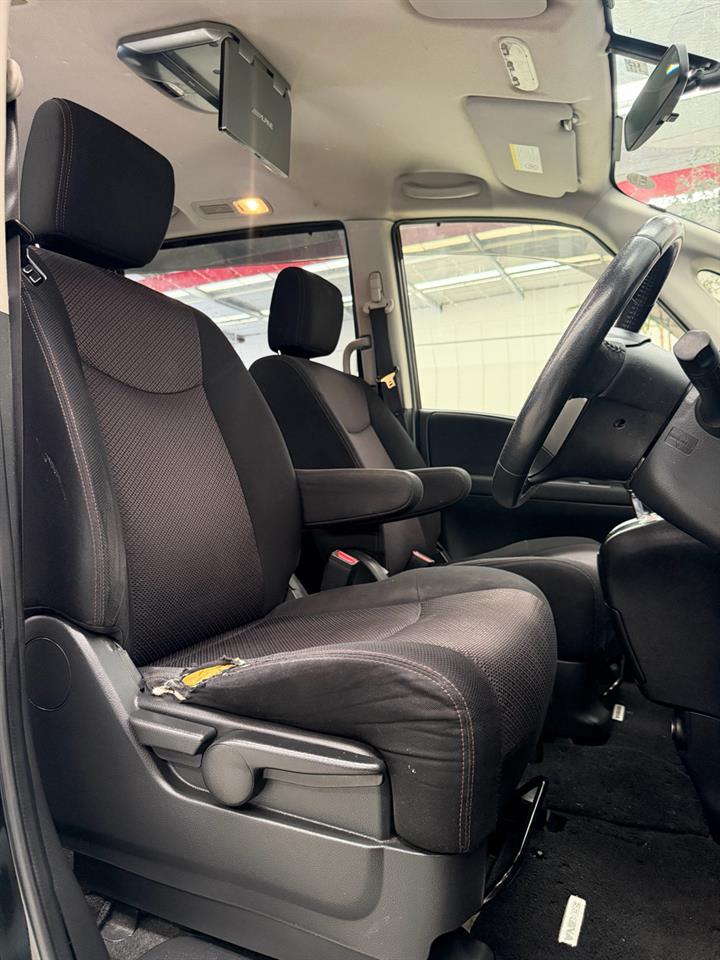 2012 Nissan Serena thumbnail