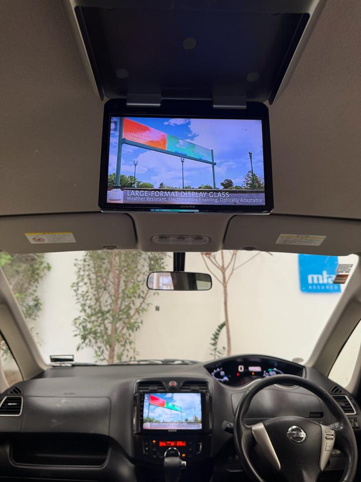 2012 Nissan Serena thumbnail