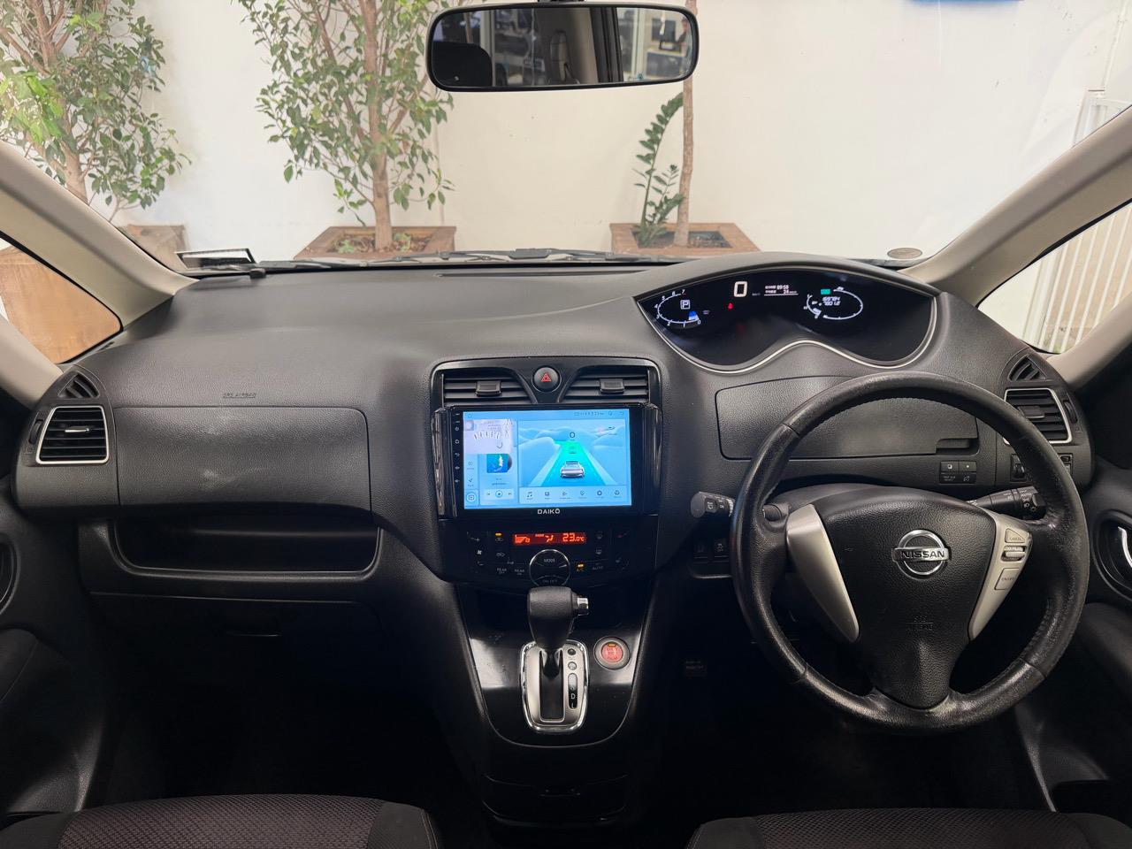 2012 Nissan Serena thumbnail