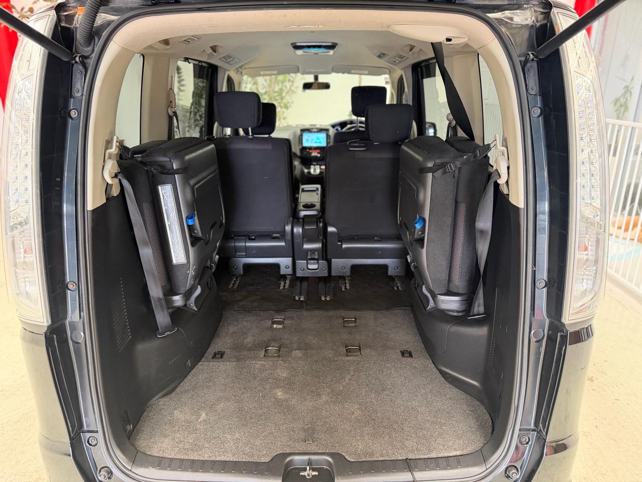 2012 Nissan Serena thumbnail