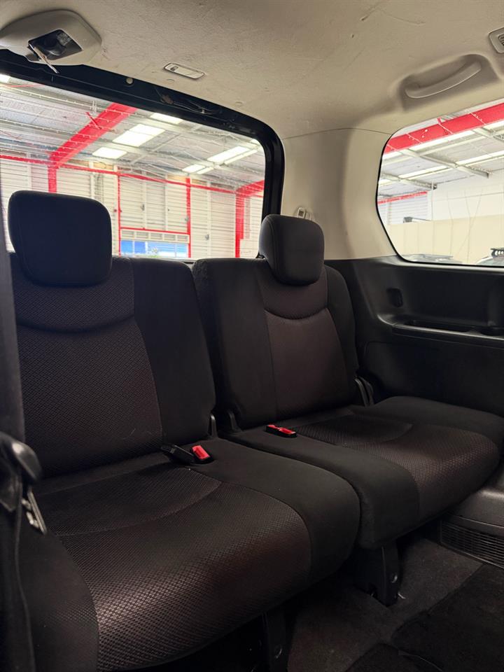 2012 Nissan Serena thumbnail