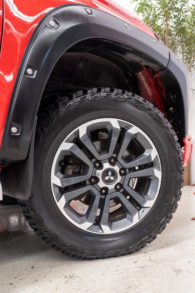 2020 Mitsubishi Triton thumbnail