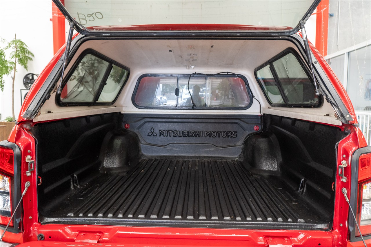 2020 Mitsubishi Triton thumbnail
