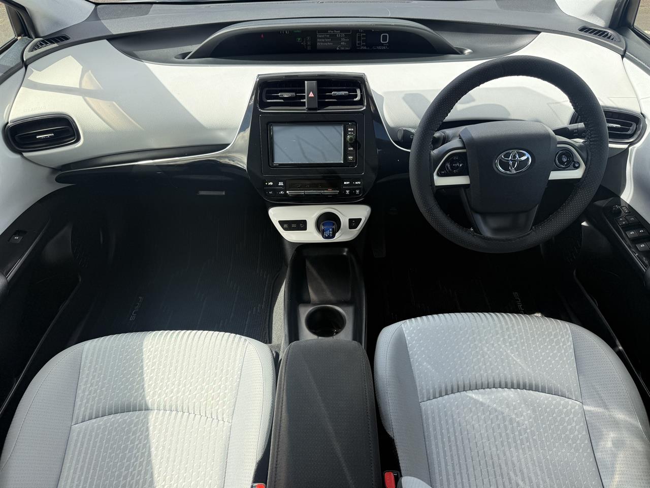2016 Toyota Prius thumbnail
