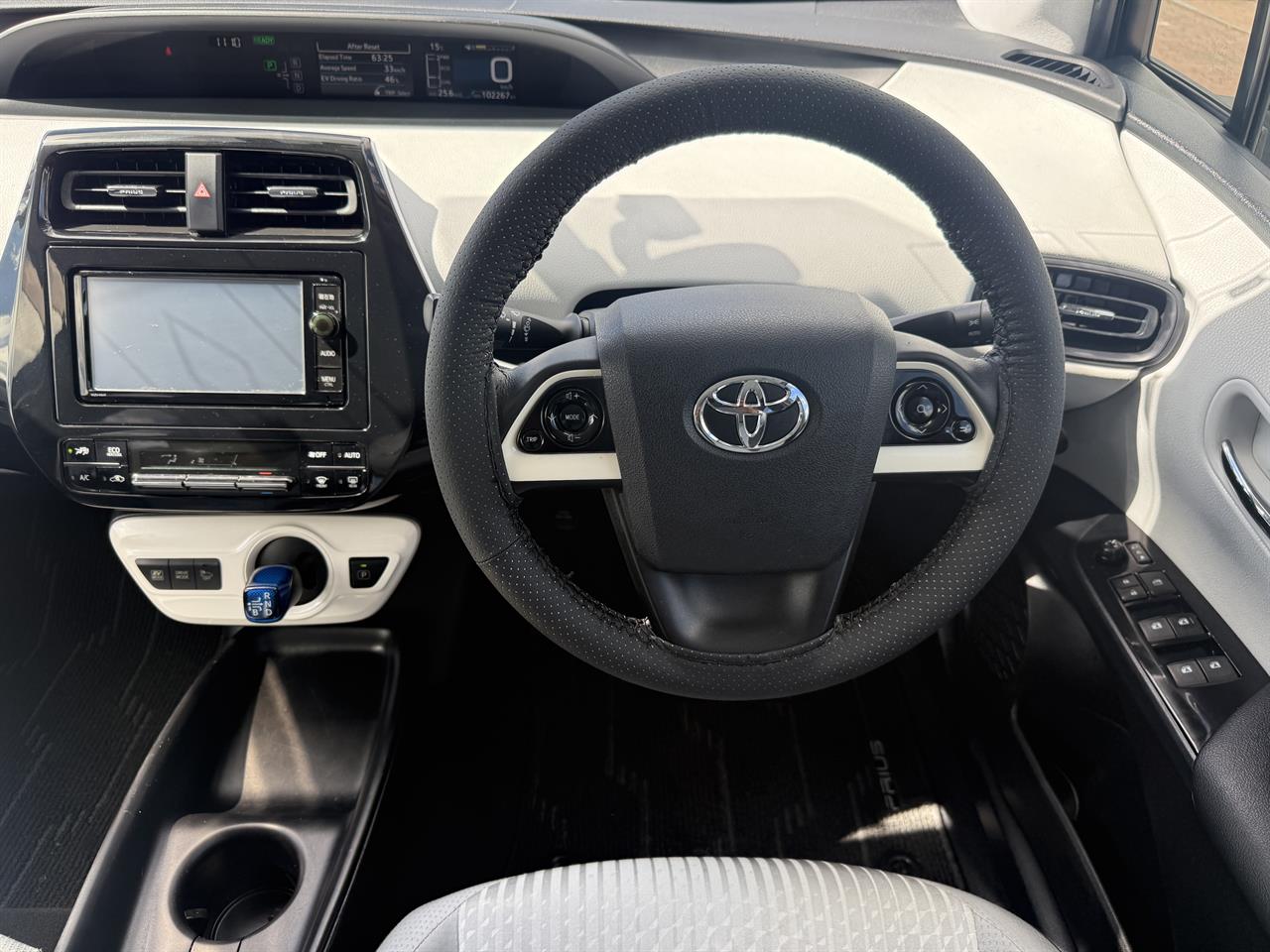 2016 Toyota Prius thumbnail