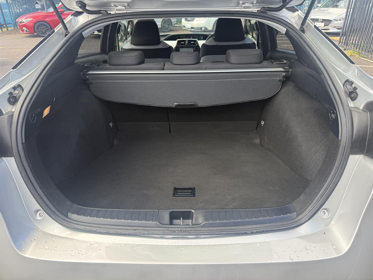 2016 Toyota Prius thumbnail
