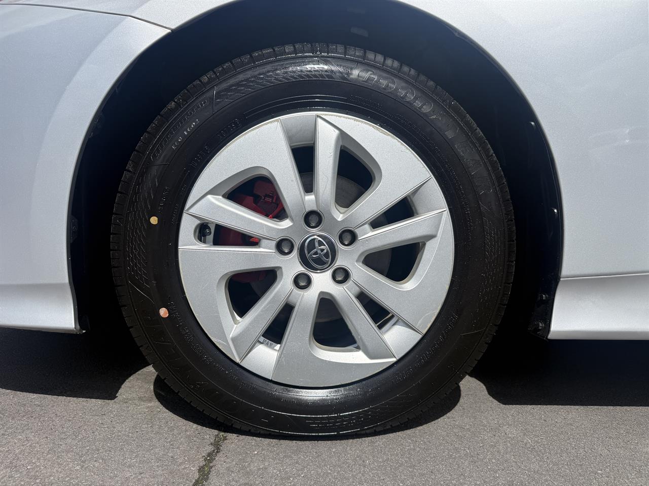2016 Toyota Prius thumbnail