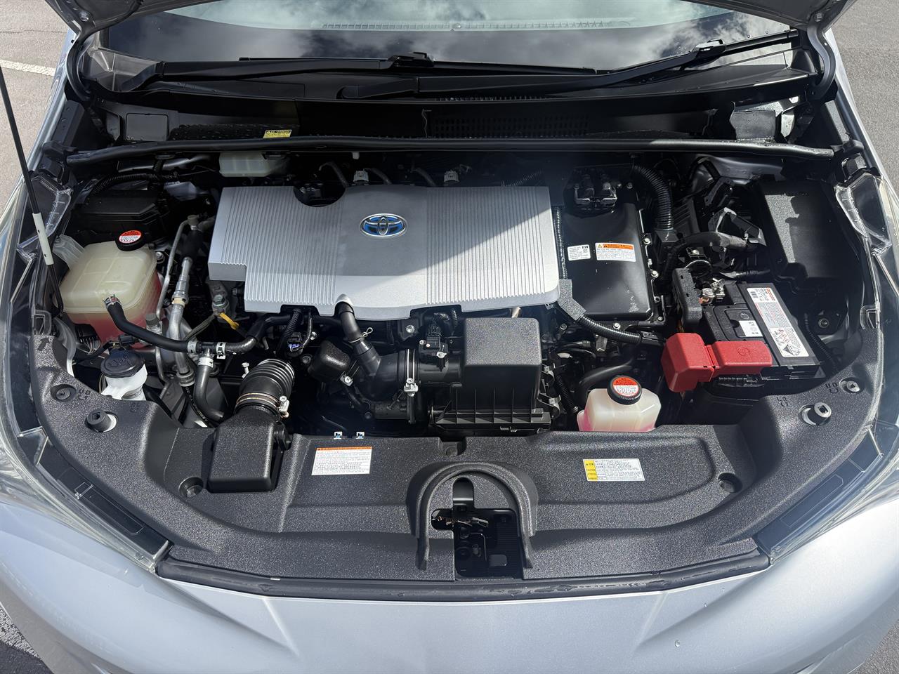 2016 Toyota Prius thumbnail