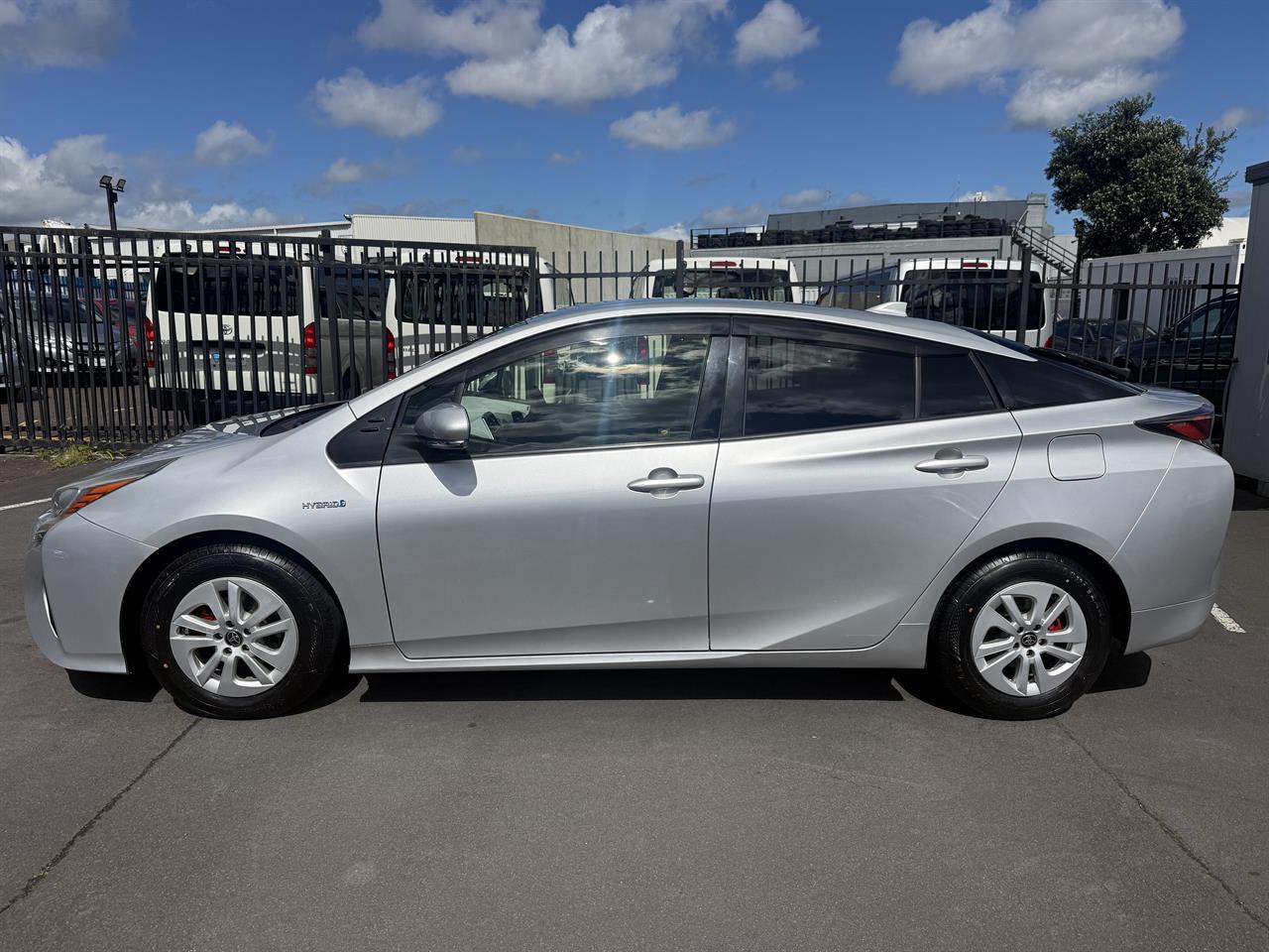 2016 Toyota Prius thumbnail