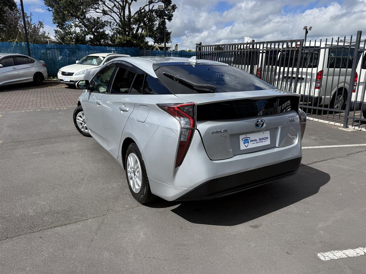 2016 Toyota Prius thumbnail