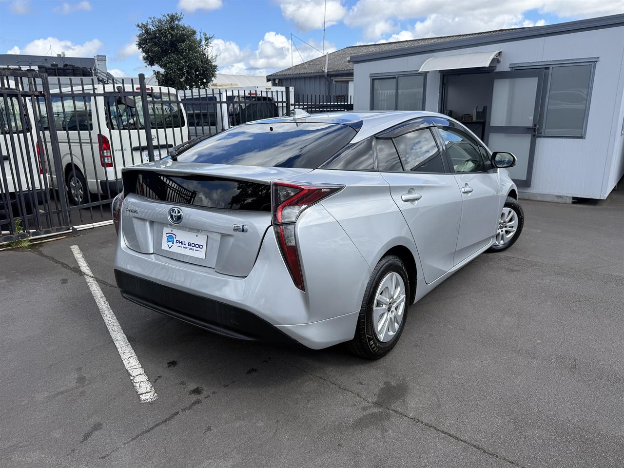 2016 Toyota Prius thumbnail
