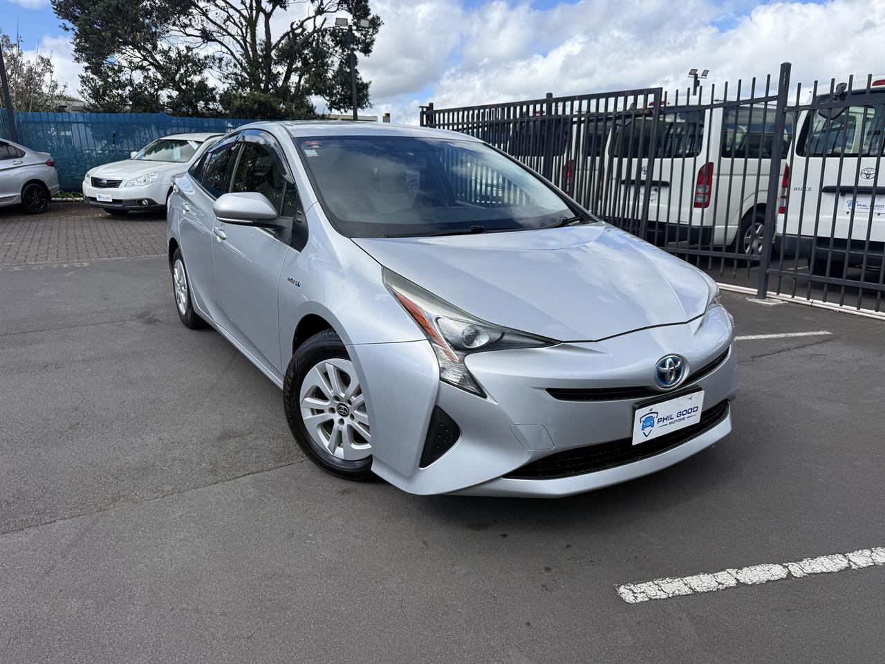 2016 Toyota Prius thumbnail