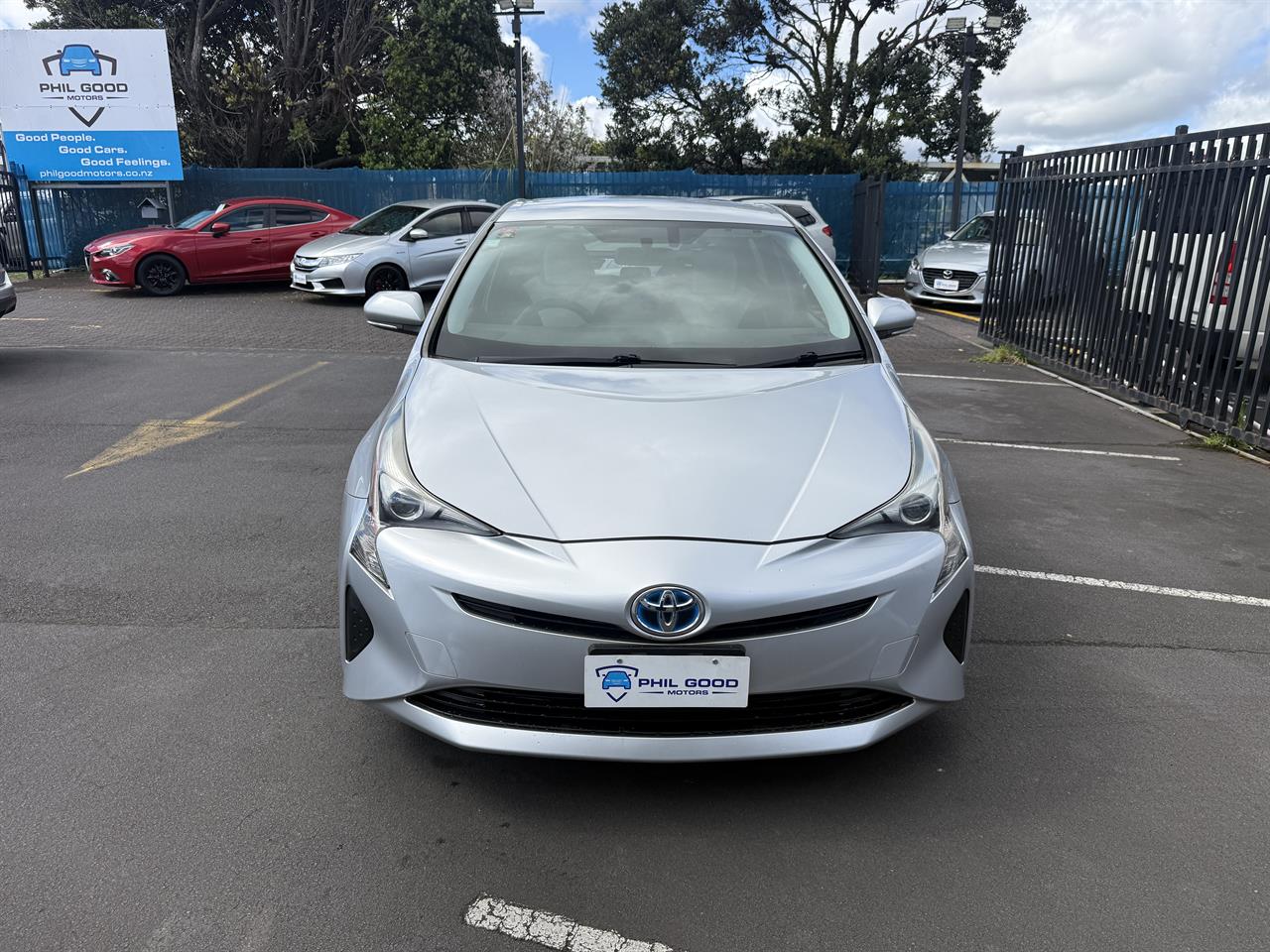 2016 Toyota Prius thumbnail