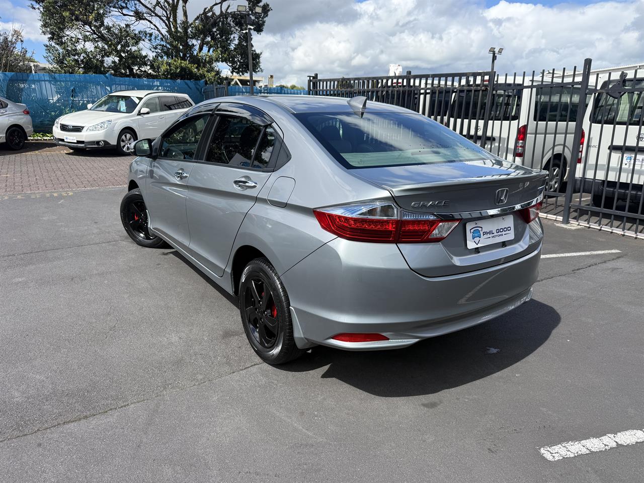 2015 Honda Grace thumbnail