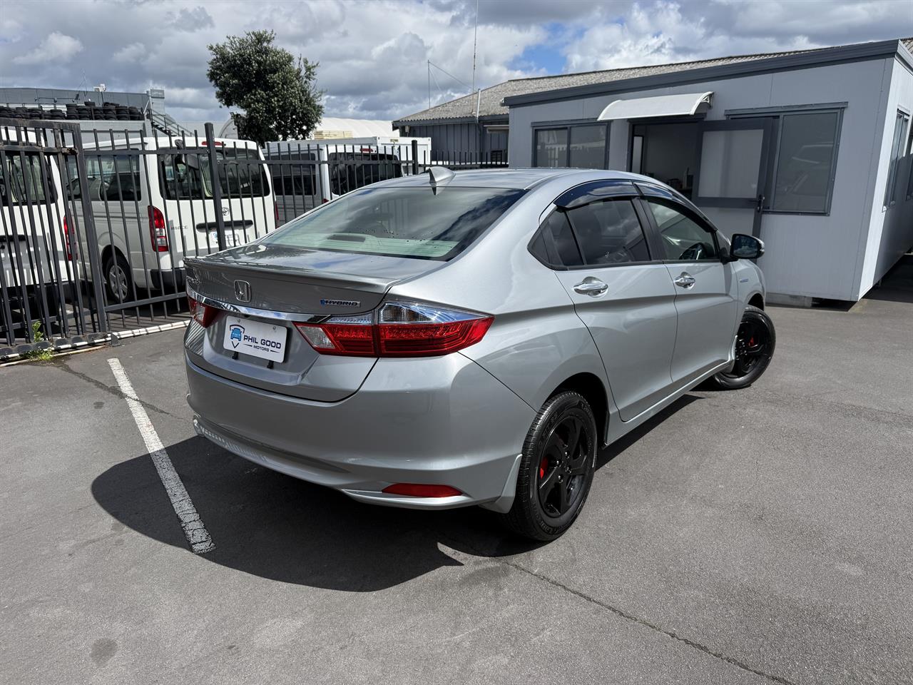 2015 Honda Grace thumbnail
