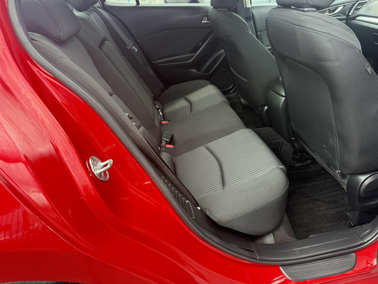 2014 Mazda Axela thumbnail