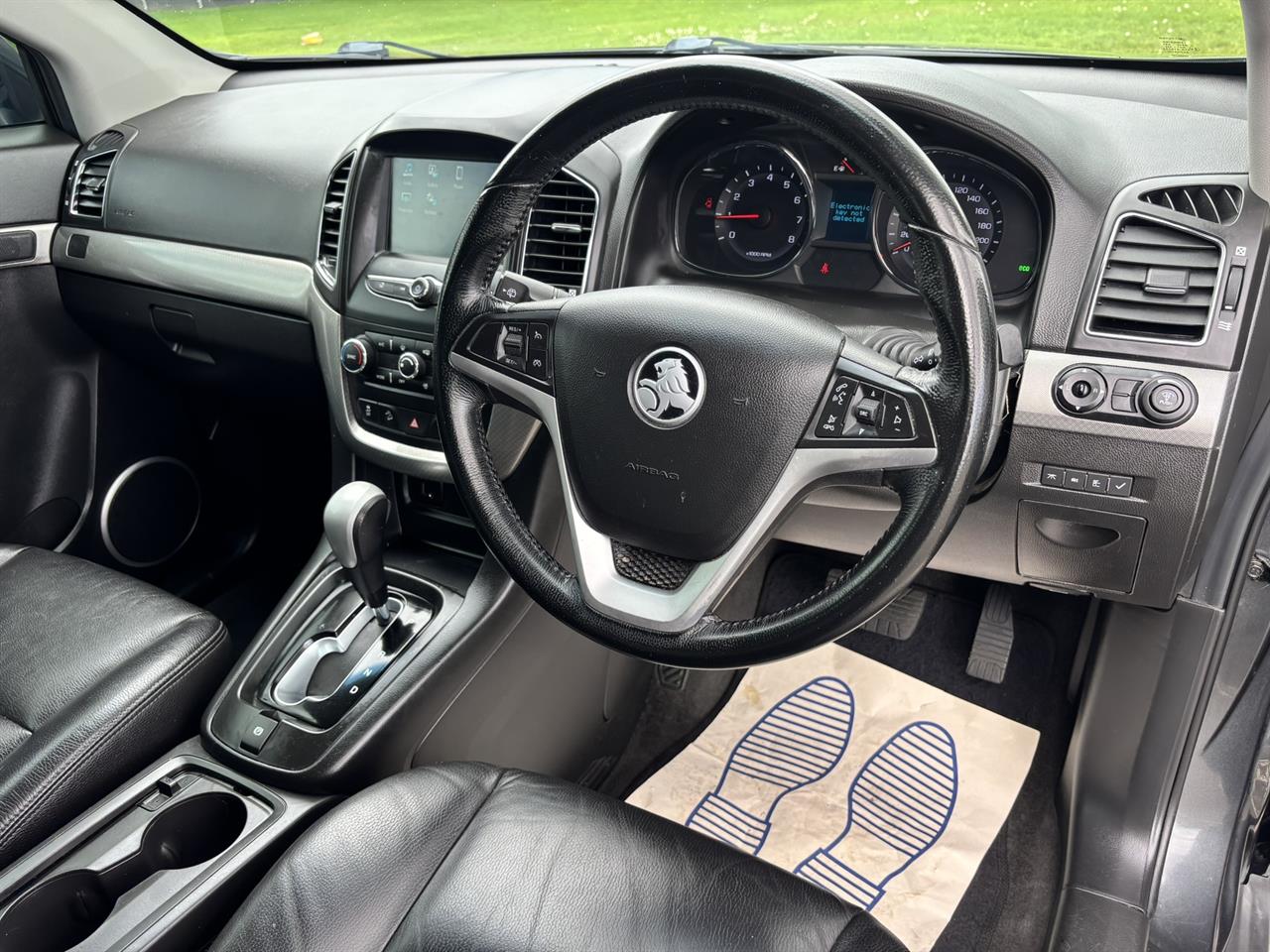 2017 Holden Captiva thumbnail