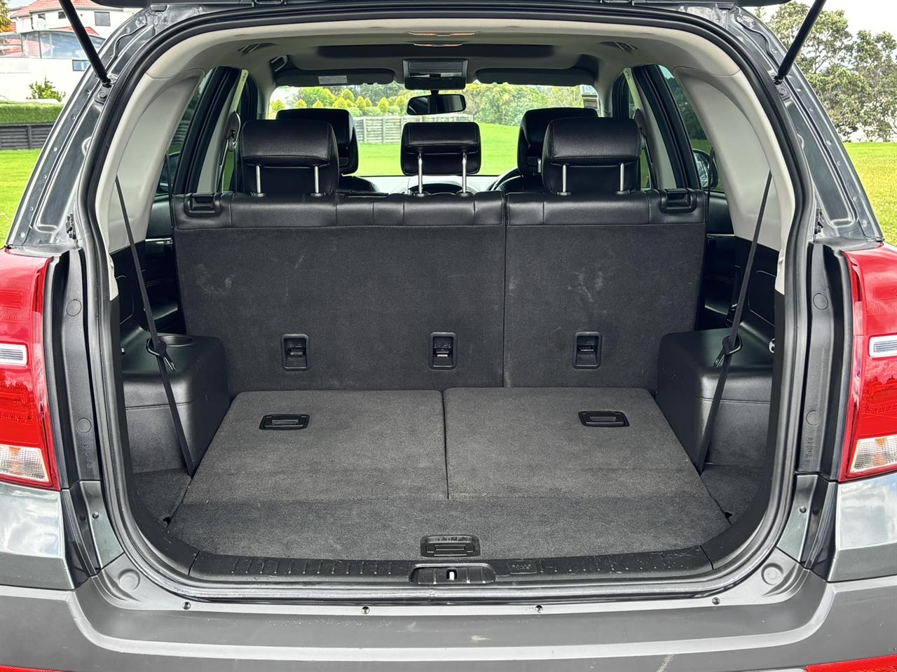 2017 Holden Captiva thumbnail