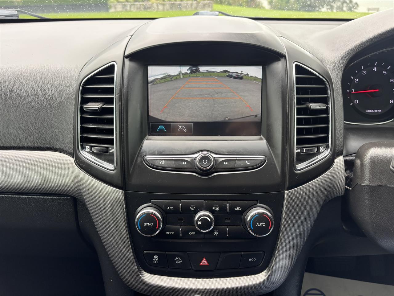 2017 Holden Captiva thumbnail