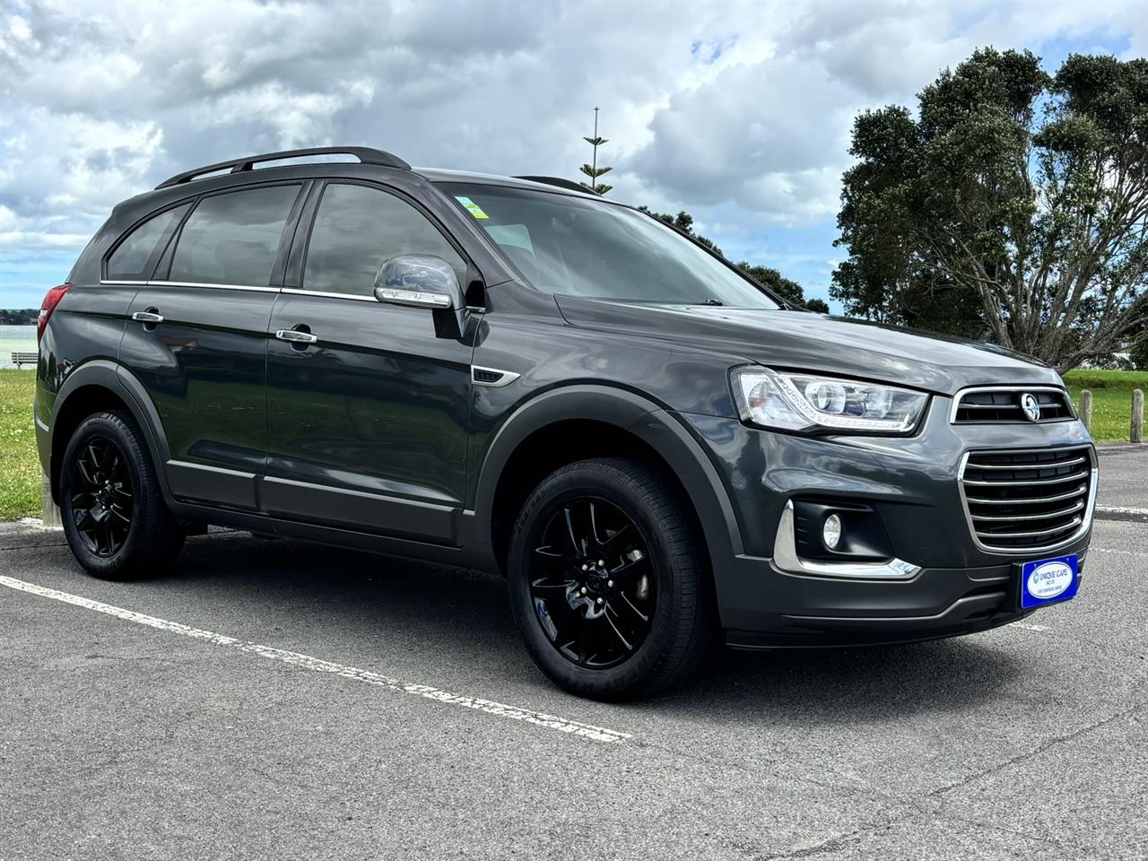 2017 Holden Captiva thumbnail