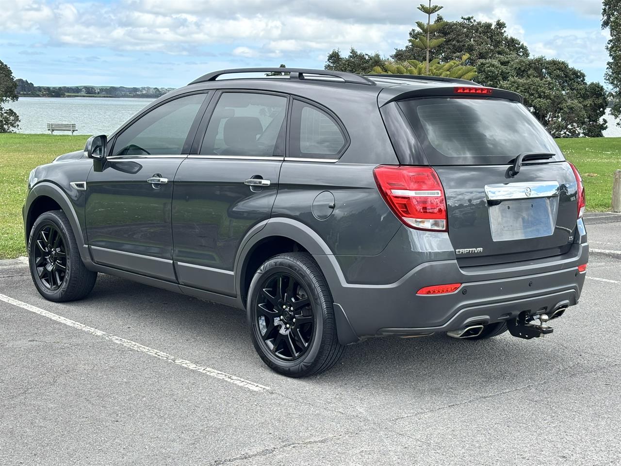 2017 Holden Captiva thumbnail