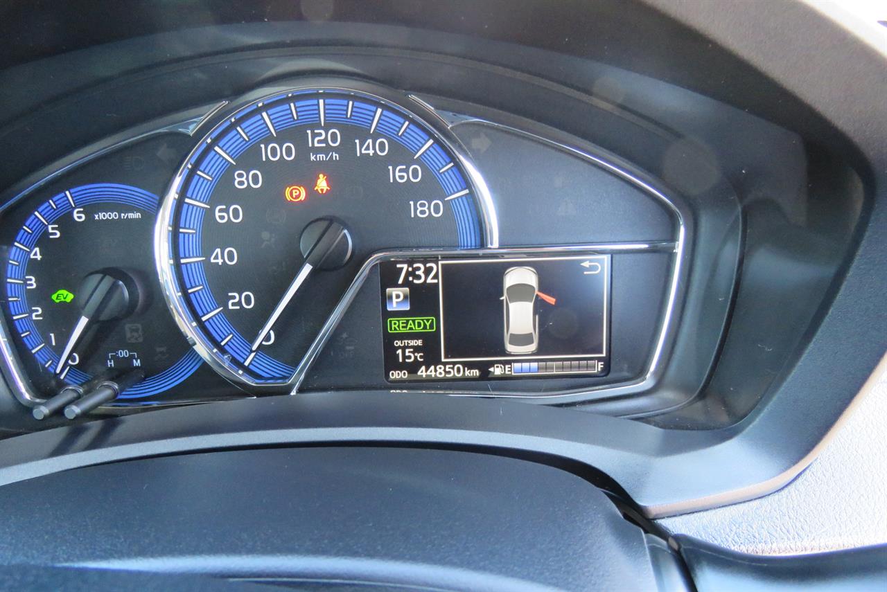 2015 Toyota Corolla thumbnail