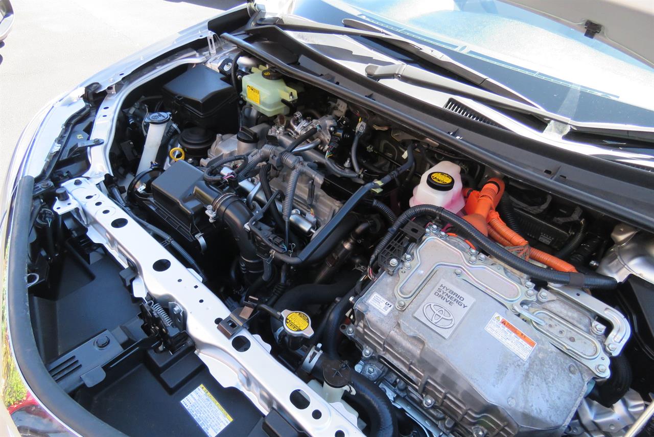 2015 Toyota Corolla thumbnail