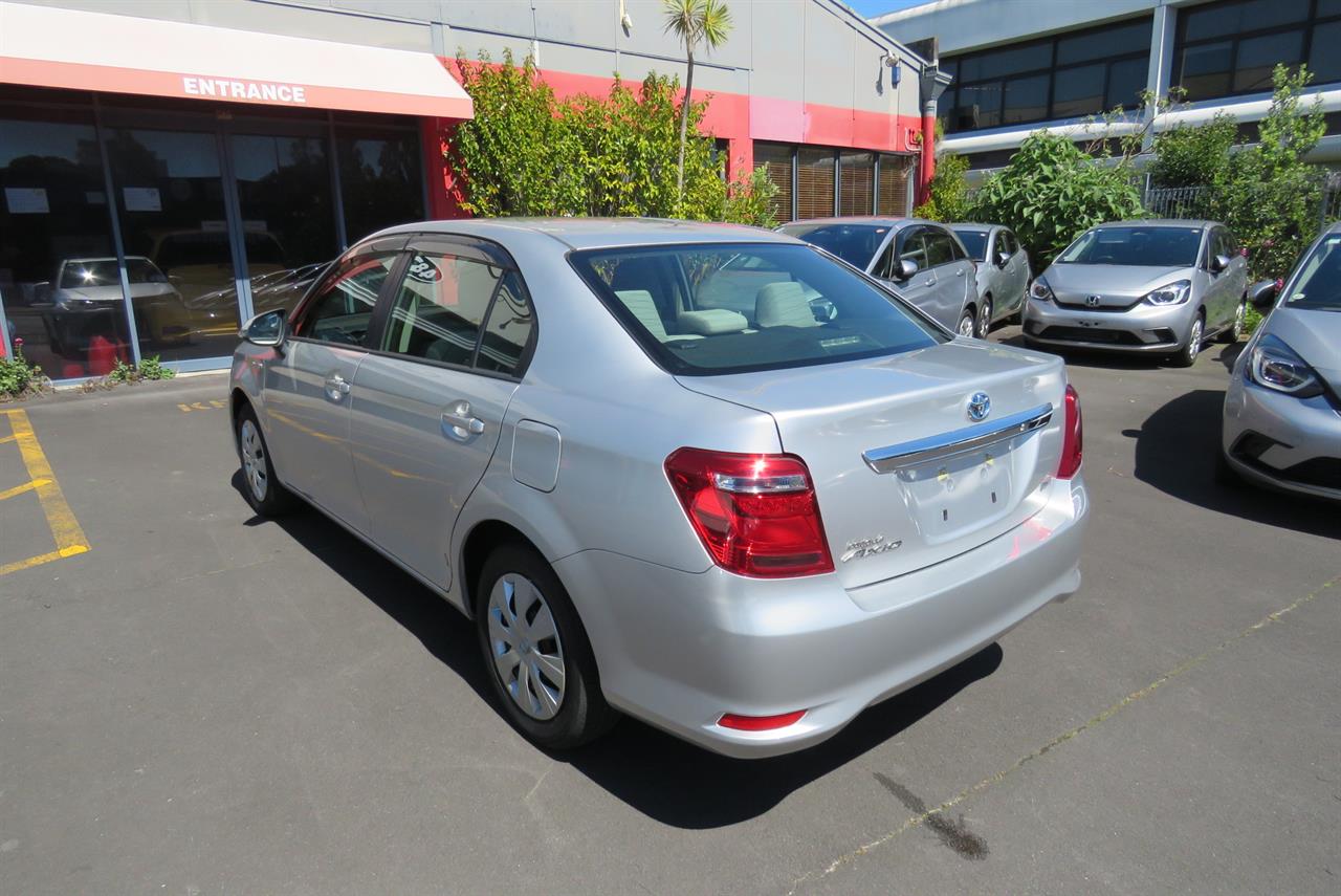 2015 Toyota Corolla thumbnail