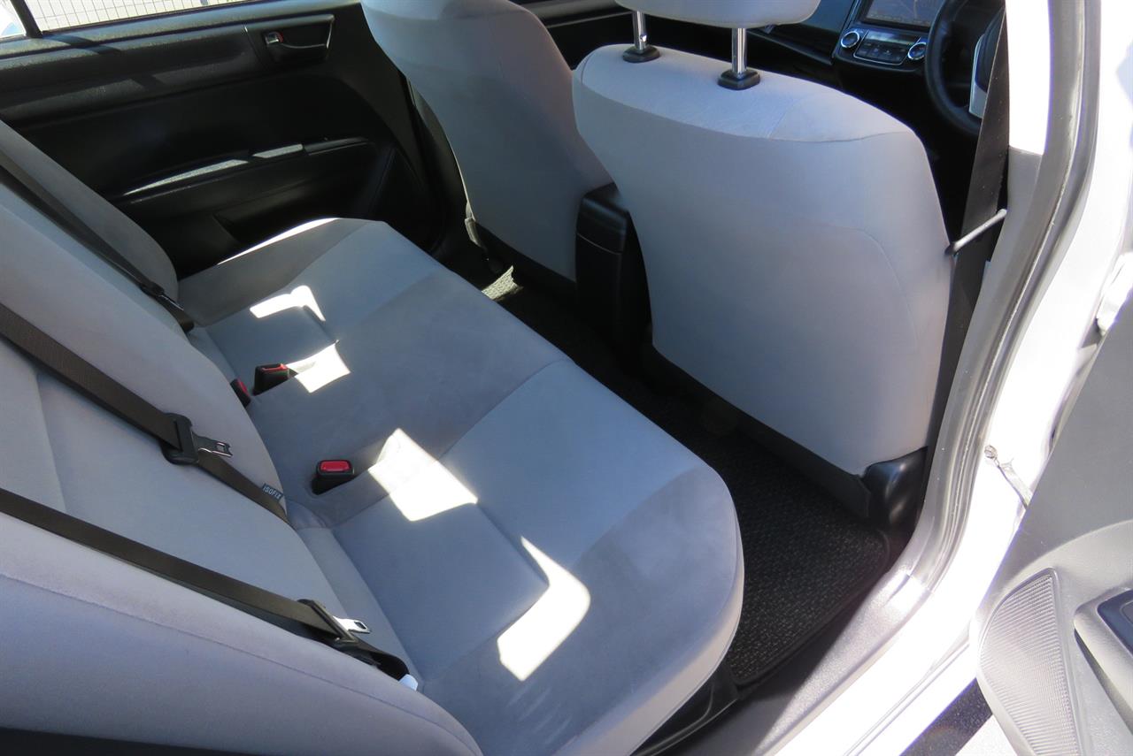 2015 Toyota Corolla thumbnail