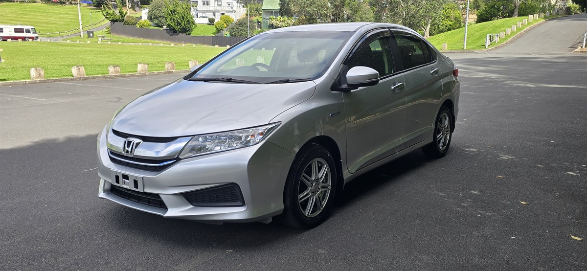 2015 Honda Grace thumbnail