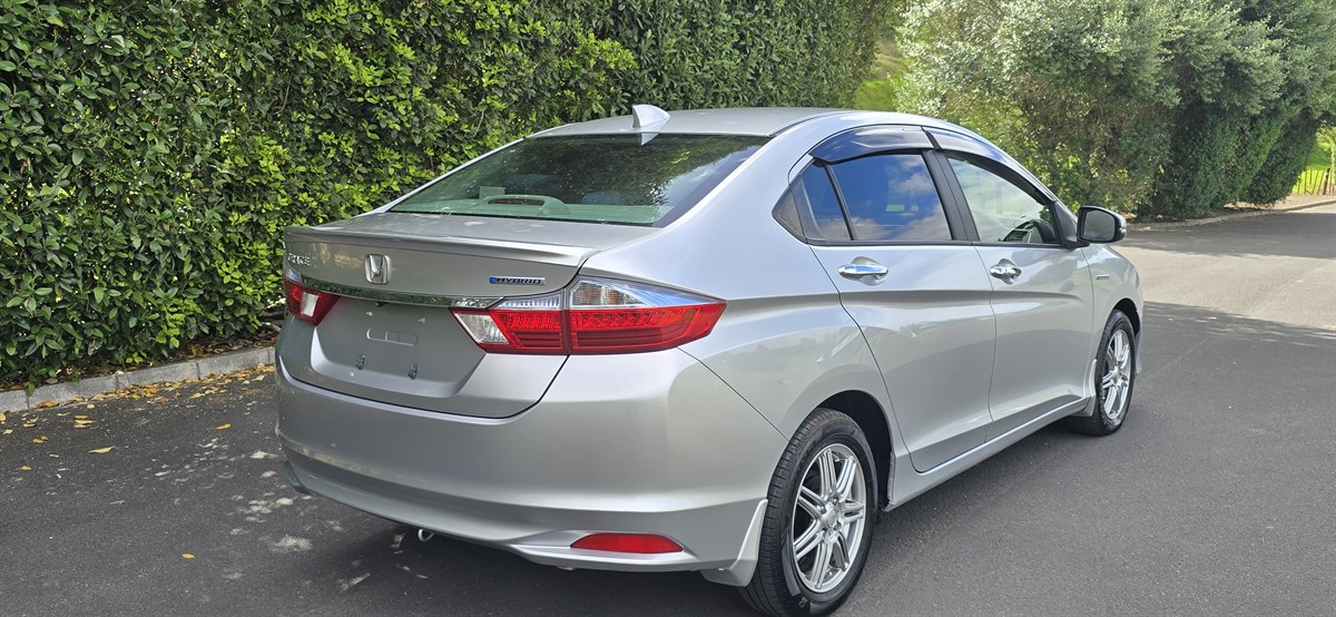 2015 Honda Grace thumbnail