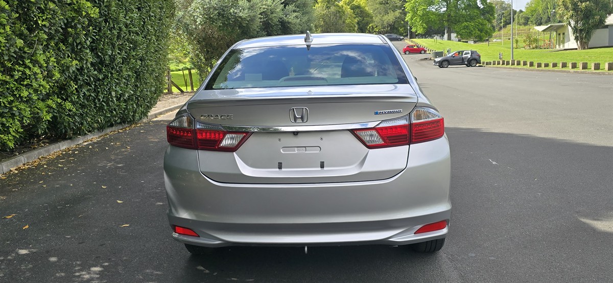 2015 Honda Grace thumbnail