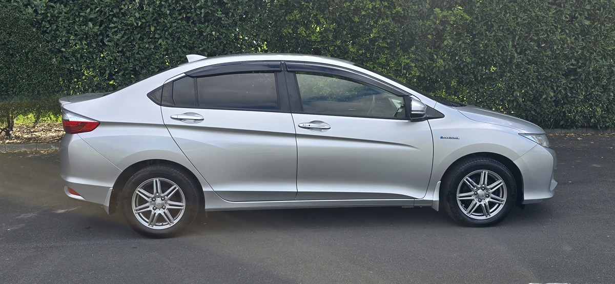 2015 Honda Grace thumbnail