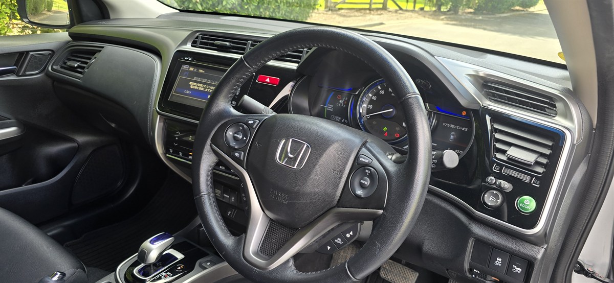2015 Honda Grace thumbnail