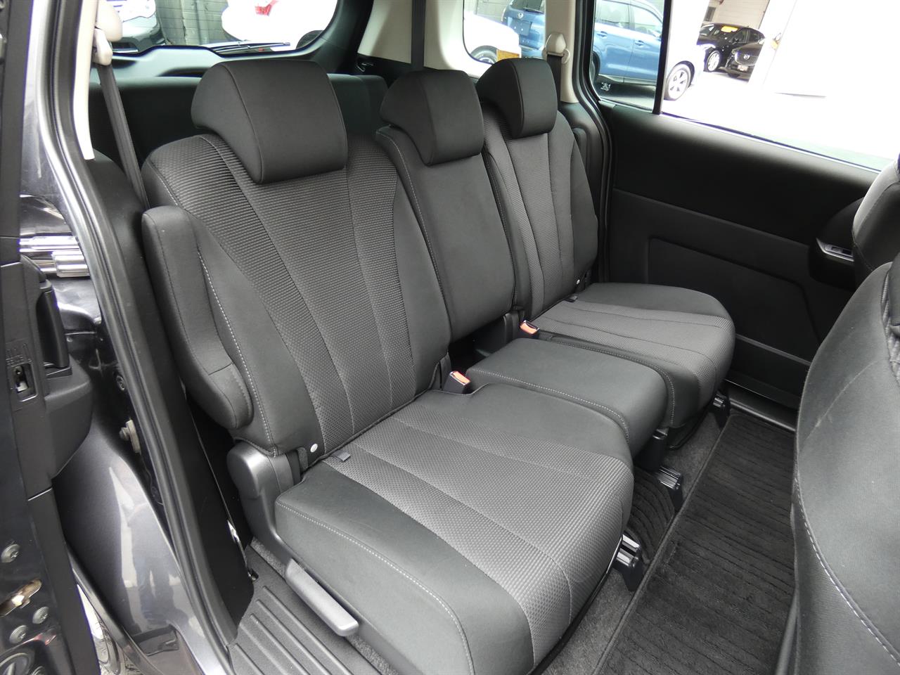 2015 Mazda Premacy thumbnail