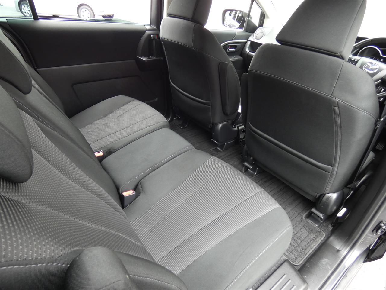 2015 Mazda Premacy thumbnail