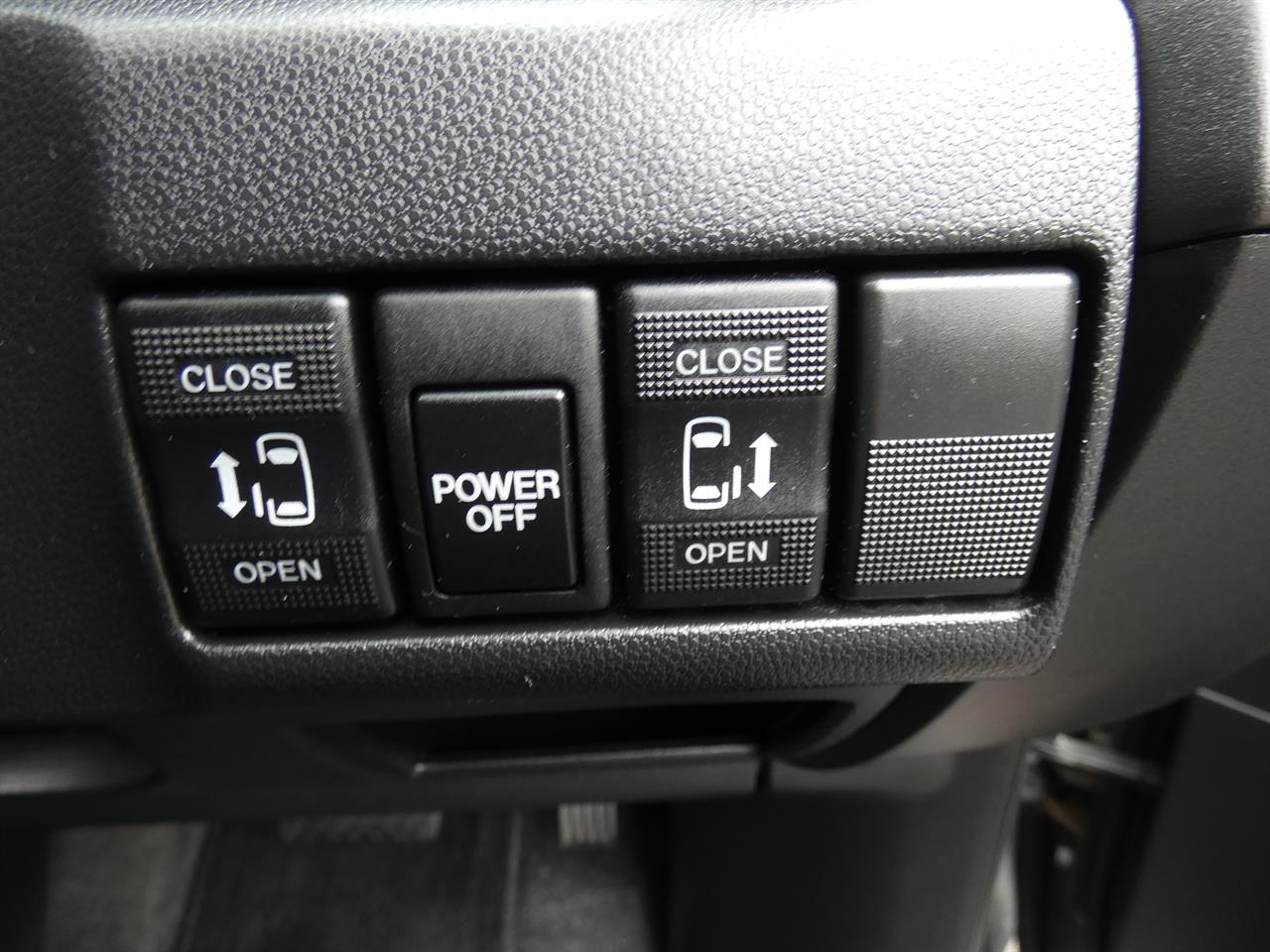 2015 Mazda Premacy thumbnail