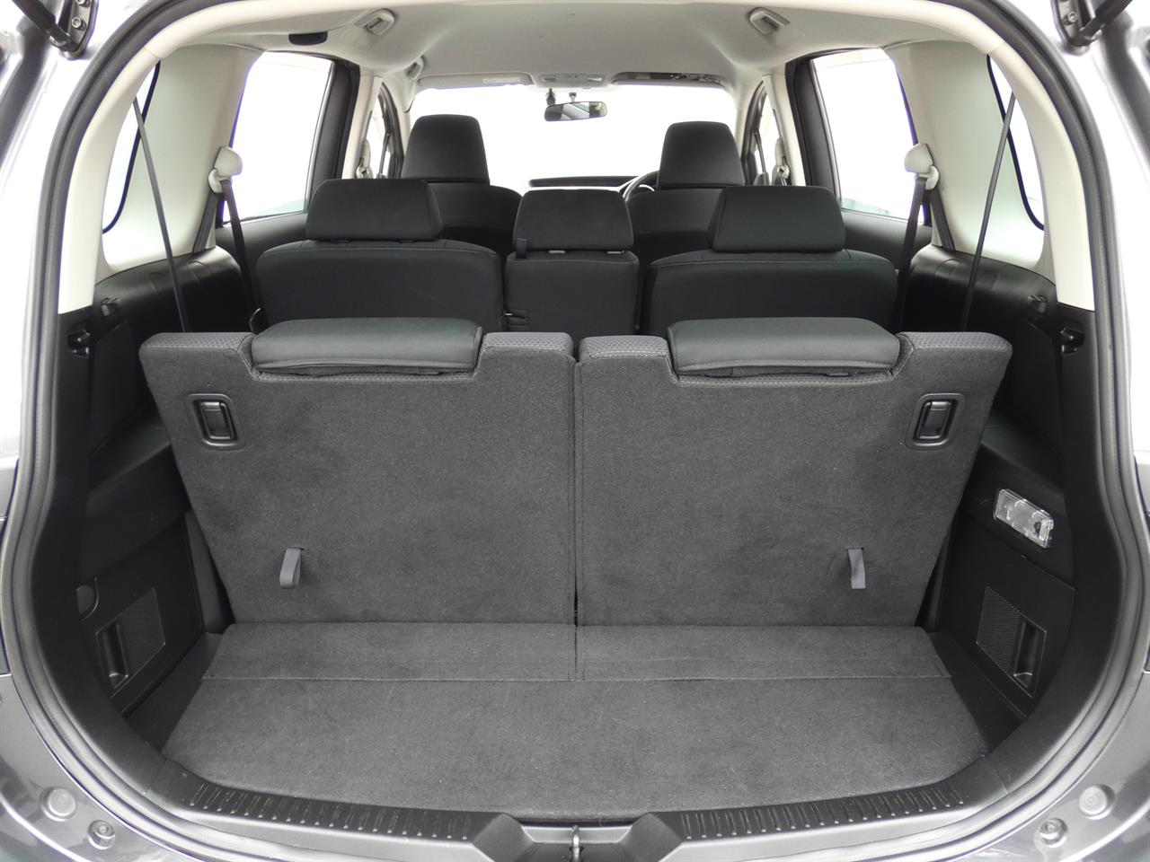2015 Mazda Premacy thumbnail