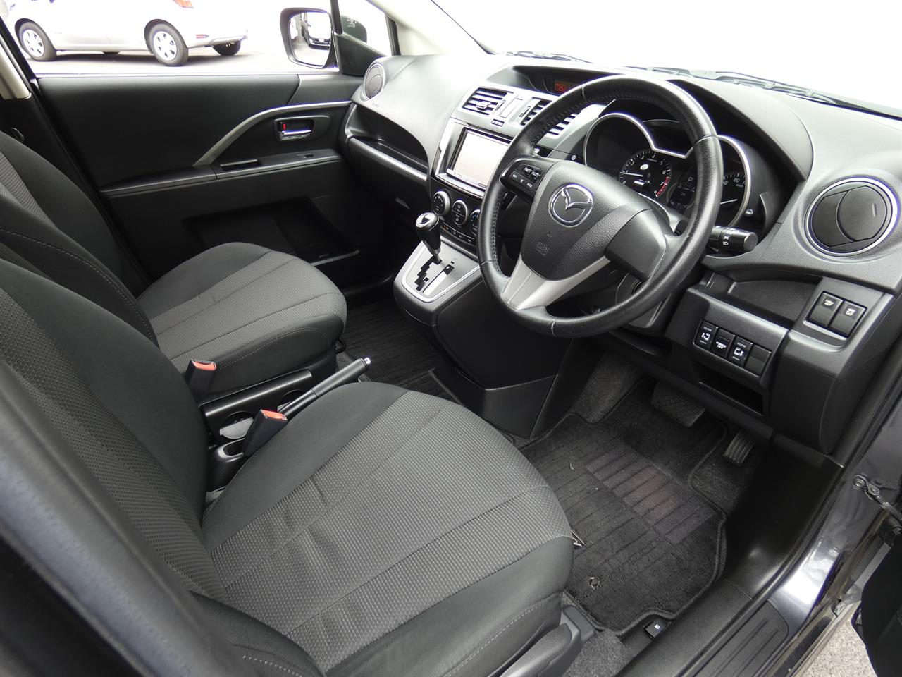 2015 Mazda Premacy thumbnail