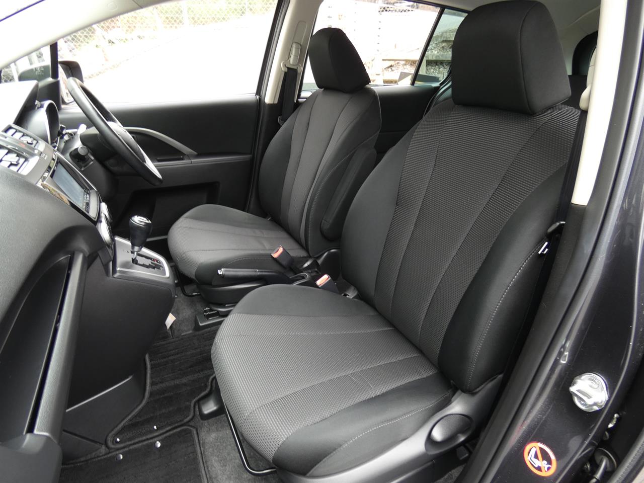 2015 Mazda Premacy thumbnail