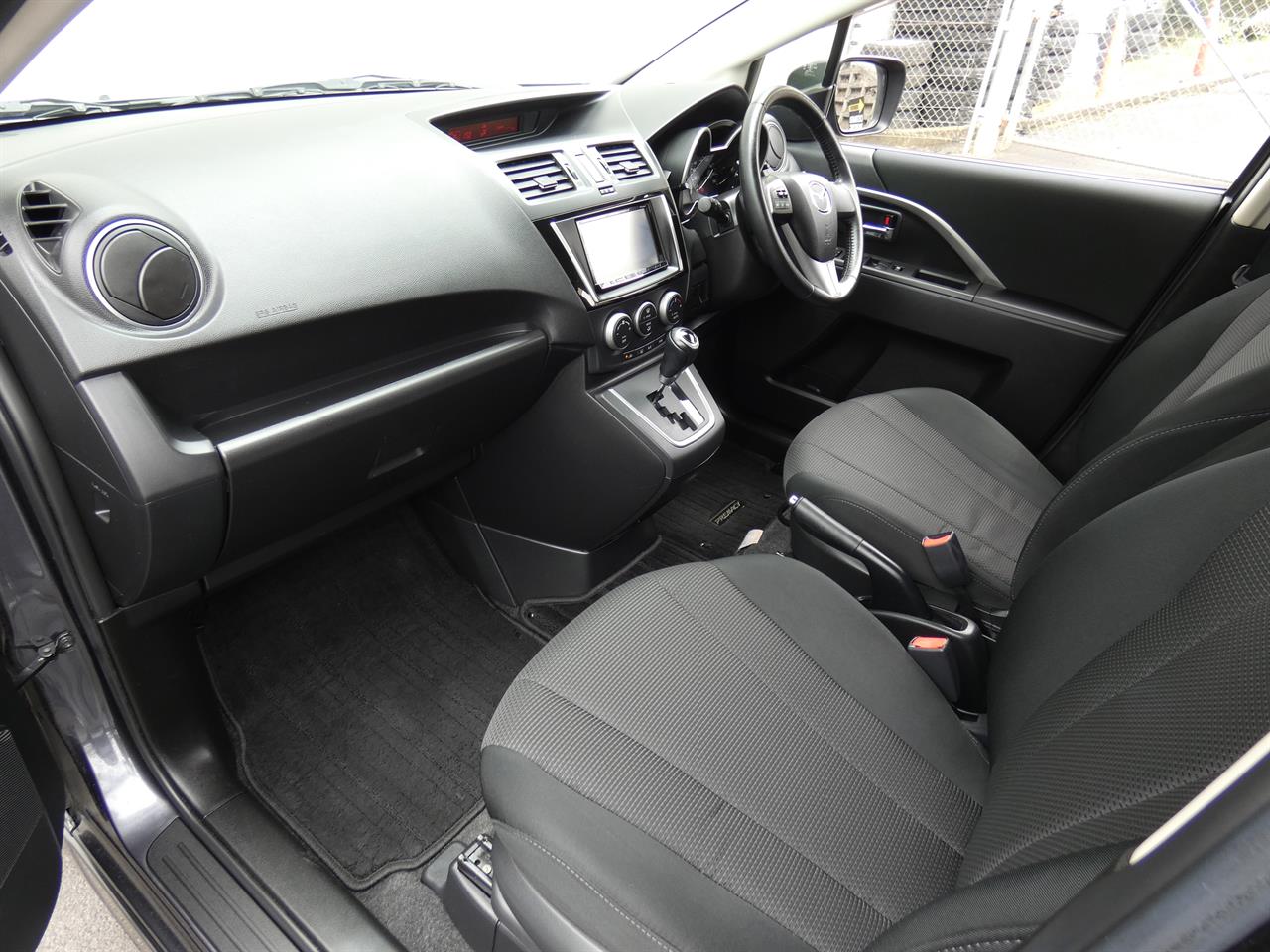 2015 Mazda Premacy thumbnail