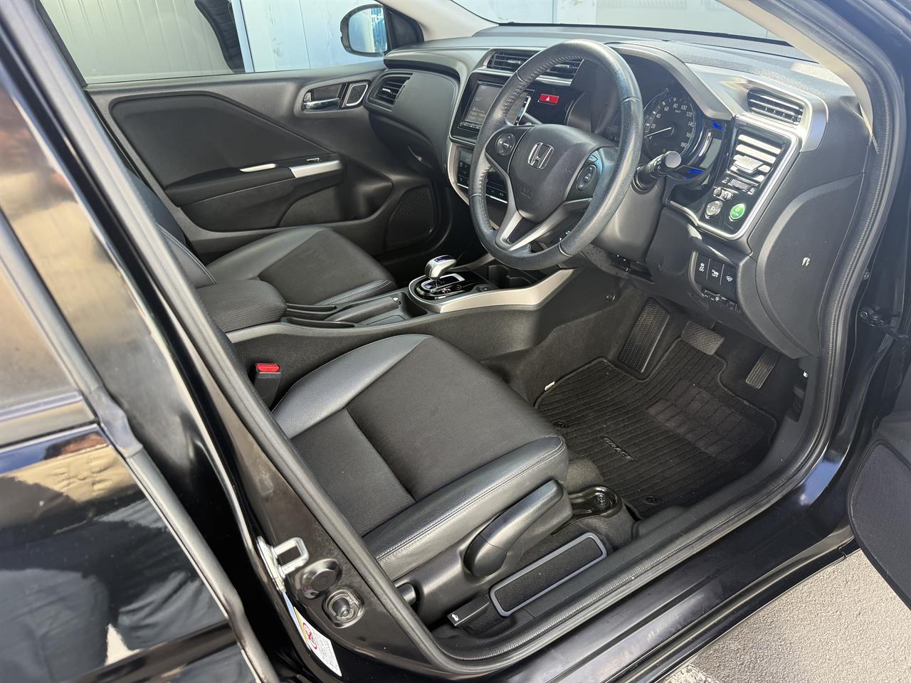 2015 Honda Grace thumbnail