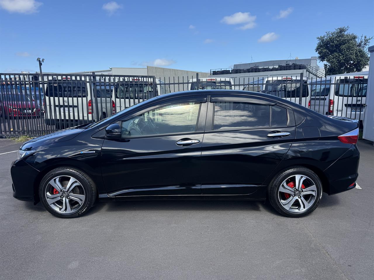 2015 Honda Grace thumbnail