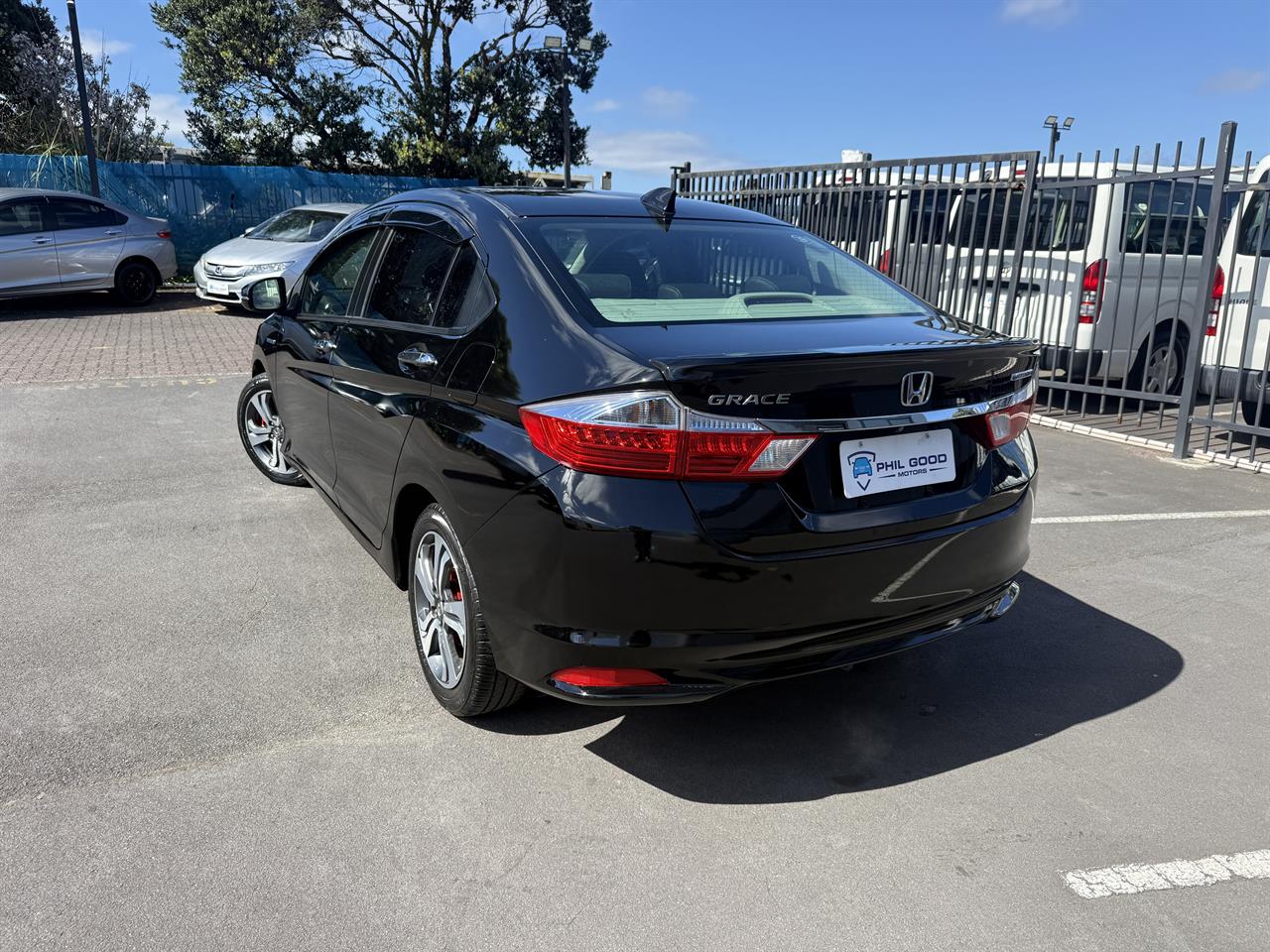 2015 Honda Grace thumbnail