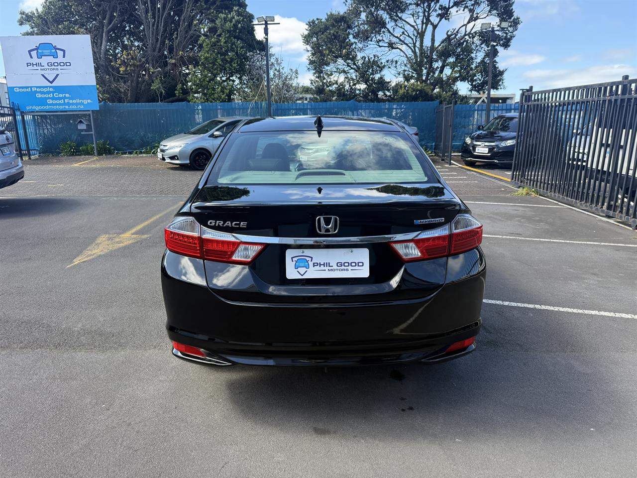 2015 Honda Grace thumbnail