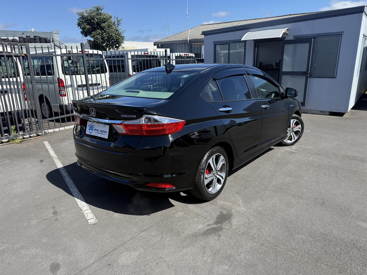 2015 Honda Grace thumbnail