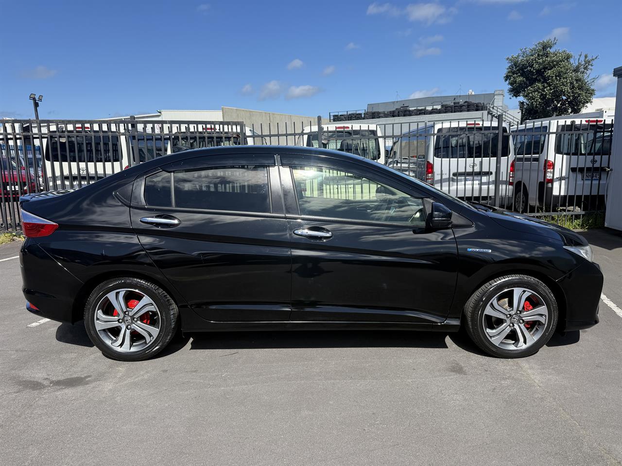 2015 Honda Grace thumbnail