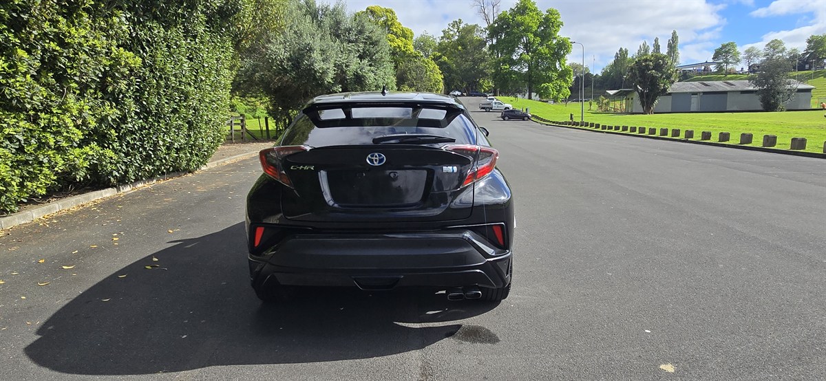 2018 Toyota C-HR thumbnail
